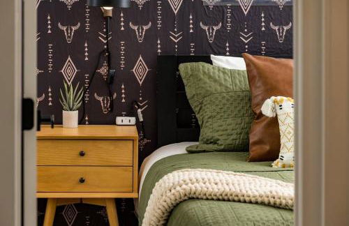 Wild West Disco Haus! Sleeps 12, Hot Tub + Gym! - Foto 33