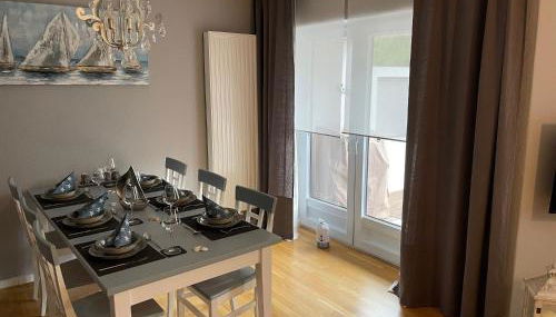 Family House - Photo 2