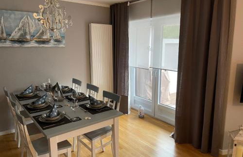 Family House - Photo 2