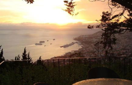 Apartamento Charmoso no Funchal, com grande Jardim e Vista Esplêndida - Foto 2