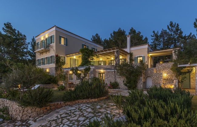 Electra Beachfront Villa - Photo 75