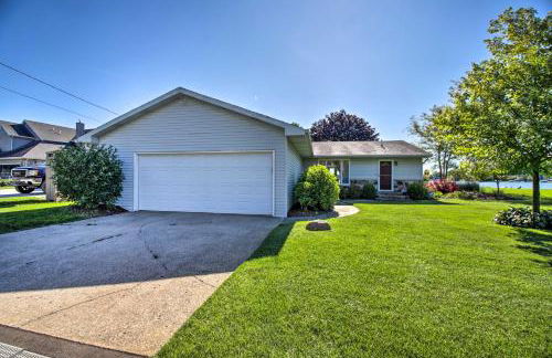 Benton Harbor Lake House with Dock and Fire Pit! - Foto 32