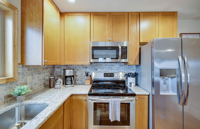 Pocono Paradise by Avantstay Lakeside Retreat, Hot Tub, Game Room, Near Beach - Foto 28