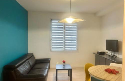 T3 prés de la gare et centre Lorient Parking - Foto 1