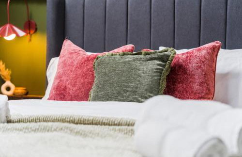 #111 New Farm with hot tub and Sauna - Sleeps 18 - Near Elmore Park - " Perfect for Contractors and Families - Parking space for 10 cars" - Foto 48