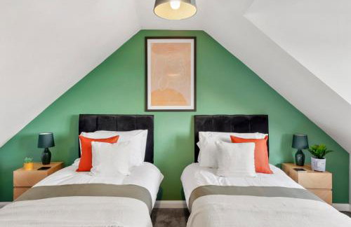 Grab a Deal Today! Massive Home For Contractors & Parking for 4 - Foto 12