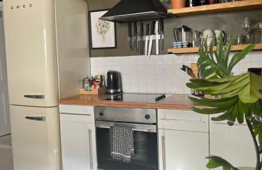 Cozy Garden Apartment with Wood Burner - Foto 13