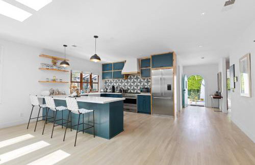 Luxury 4BR Villa with Private Pool in Los Angeles Crescent Heights - Foto 16