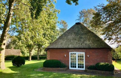 Thatched Home With Large Garden Near North Sea - Foto 21