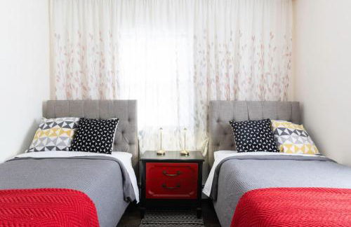 Private Modern 1st Flr 3 Bed Apt Close to Downtown - Foto 33