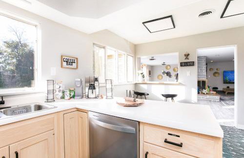 1mi to ND, King Beds, Easy Parking, Pet Friendly, Huge Fenced Yard for Games - Foto 30