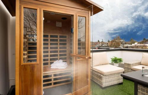 2022 Modern 3BR Tesla Charger City Views - Photo 36