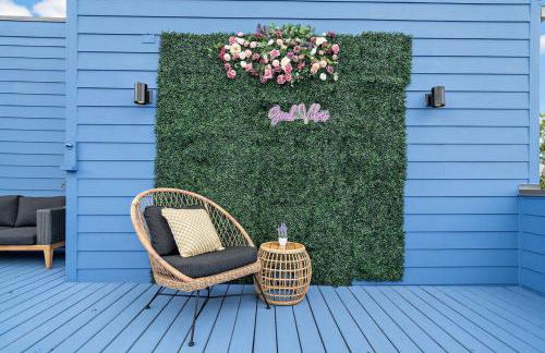 Luxury Downtown Home with Rooftop Deck And Skyline View - Photo 2