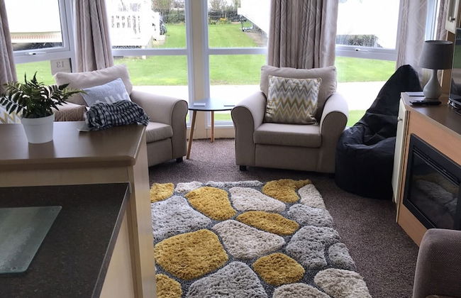 Remarkable 2-bed Villa Caravan in Driffield - Photo 10