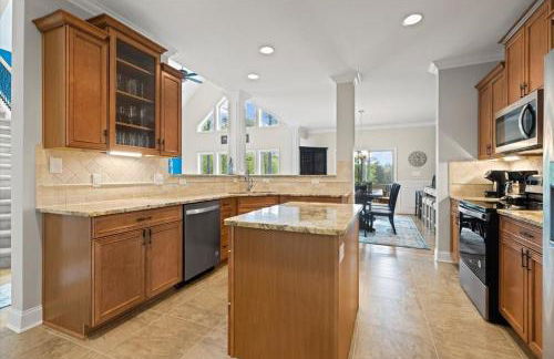 Lake Norman Home Lake Access with Heated Pool & Hot Tub - Foto 7