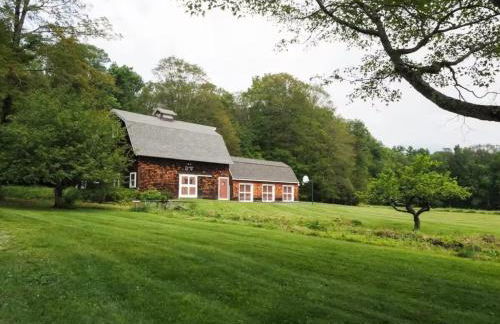 Elegant 7BR Estate with Pool & Hot Tub in Berkshires - Foto 42