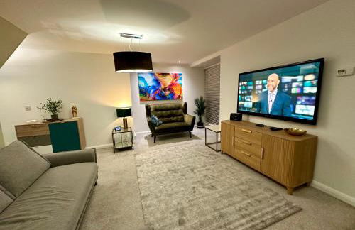 City Getaway - 3BR Home Near Etihad & AO Arena - Sleeps 6 - Foto 12