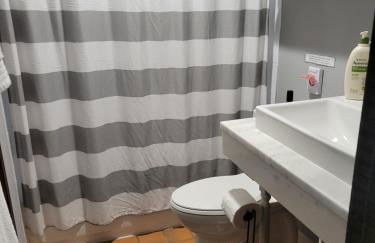 Spacious Industrial split level with a Balcony - Photo 9