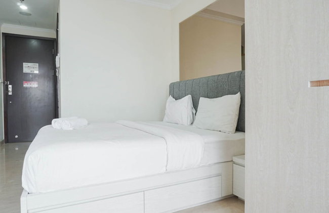 Best Studio with Pool View at Menteng Park Apartment - Photo 2