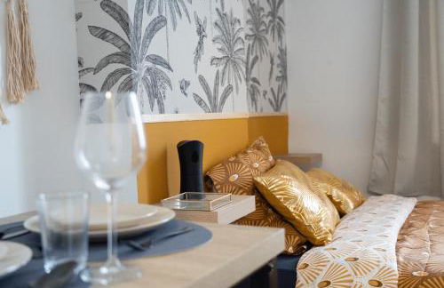 CitizenHouse Anzin - 4 Studios - 15 à 36m2 - Jardin - Terrasse - Accès autonome - WiFi - Netflix - Foto 14