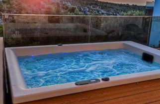 L A Boutique Suites with Private Hot Tub - Photo 53