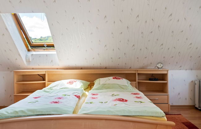 Garden View Apartment in Erzgebirge near Forest - Foto 2