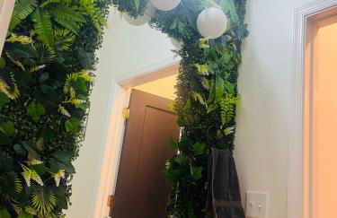 Cozy 1BR with Private Balcony, Gym, Pool & Workspace - Foto 18