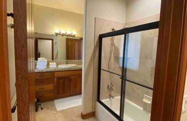 Luxury home w a View- biking and hiking near - Foto 23