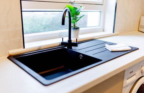 Welcoming Home in Johnstone, Near Glasgow Airport - Bonnie Lodgings - Foto 12