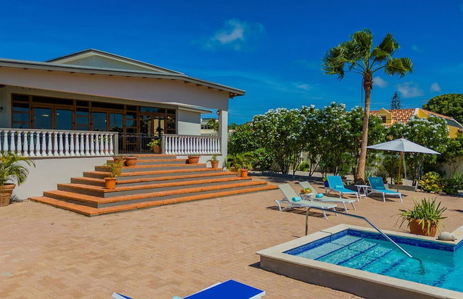Spacious 4BR Villa Private Pool Cozy Location - Photo 39