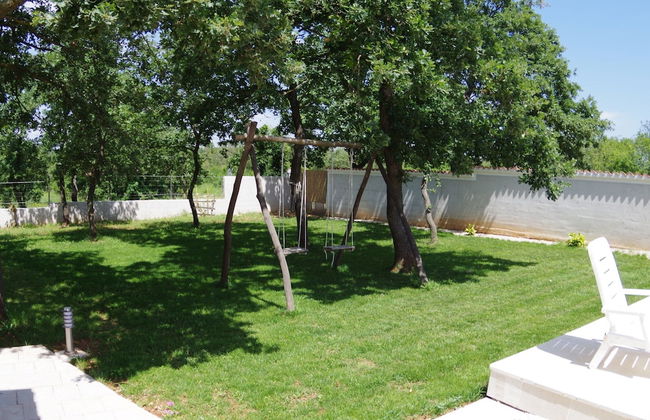 Detached House at Country Side, Fenced Private Garden Ideal for 2 Fam, Wifi - Photo 35