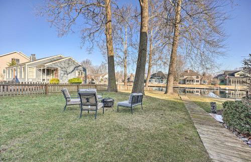 Spacious Syracuse Getaway with Waterfront Deck! - Foto 35