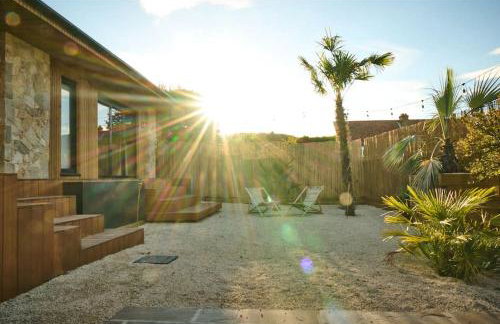 Cromer Luxury Palm Springs Bungalow with Pool Room - Photo 7