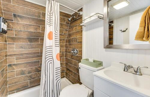 Cozy Cabin with Deck and Boat Launch Access in Lampe! - Foto 13