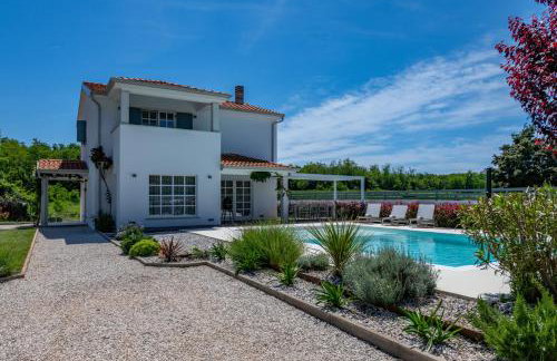 Villa Fiora, a beautiful and modern villa with a pool - Foto 30