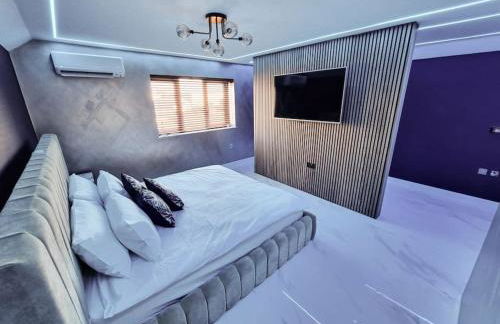 Luxury City Stay: 2-BR Penthouse - Foto 3