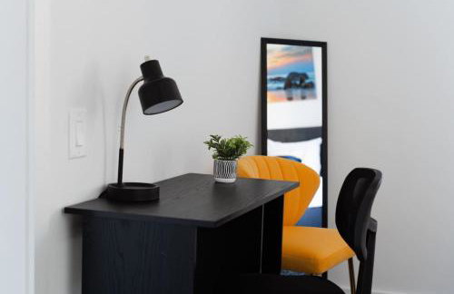 Regal Stylish Uptown Loft Beachfront RooftopWFHGym - Photo 3