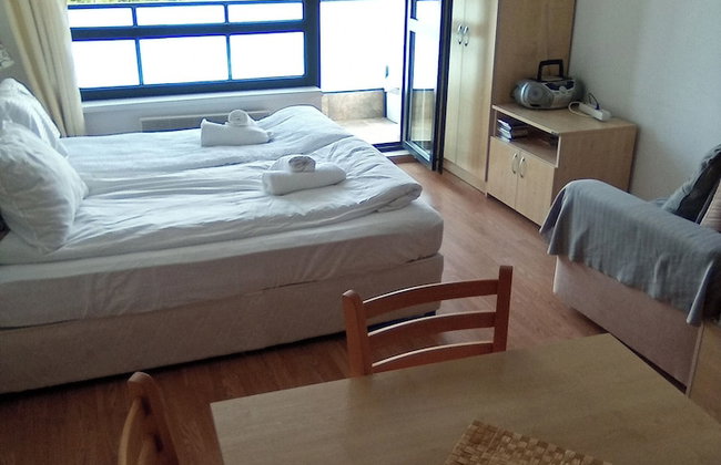 1 Bed - Sleeps 4 - Pets - Mountain Views - Photo 5