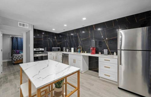 Chic Stay with Free Parking and Fast WiFi - Foto 7