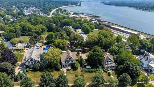 Historic Tudor with River Views & Fun Gaming Room - Foto 3