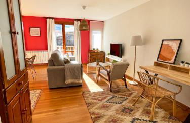 Apartamento familiar en el centro de Benasque con terraza - Photo 1