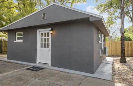 Modern-Retro Themed Home Close to Coffee + Food! - Foto 9