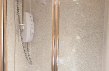 Romantic Getaway Luxury Wooden Cabin With Private Hot Tub and BBQ - Foto 8