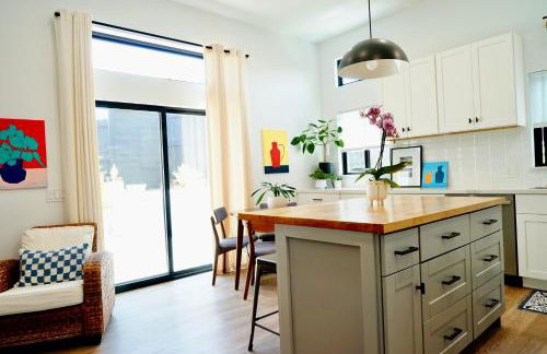 Private Family Friendly Guest Home - Photo 20