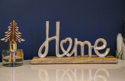 Stylish House with Smart TVs and Netflix, Fast Wifi, Free Parking and Garden by Yoko Property - Foto 33