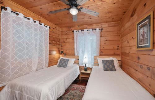 Spectacular Log Cabin Home 45 minutes to Asheville - Foto 3