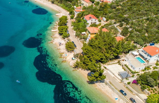 Villa in Cres With Sea Views & Pool - Foto 29