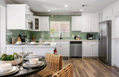 Backyard Oasis Heated Pool Game Room Gazebo - Foto 14