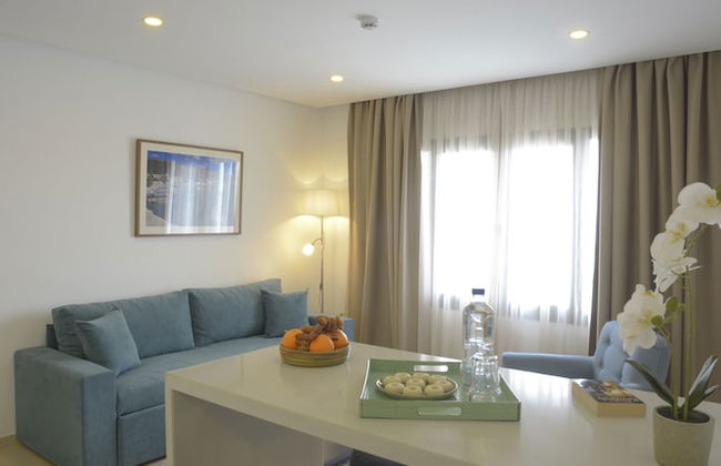 Maia Hotel Suites - Photo 17