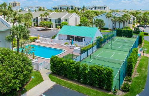Beachfront paradise Ocean Village Golf Tennis Several heated pools Tiki bar Pickleball insite sports bar and restaurant and much more - Foto 42